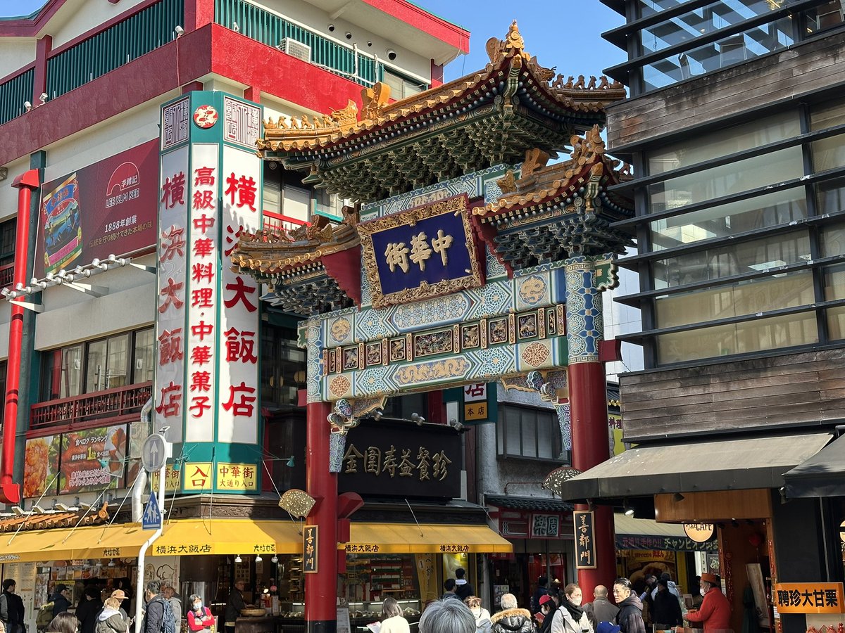 KABA64724932's tweet image. 明日、横浜中華街で開催されるレゴ展示会「Yokohama Brick Fes.」。会場の横浜中華学院のすぐ近く、中華街のメイン通り入口にある横浜大飯店には、伝説のビルダー直江さん作の見事な再現モデルが展示されているんですよ😍ぜひ展示会と一緒にご覧ください。 #YBF2026 #LEGO #レゴ