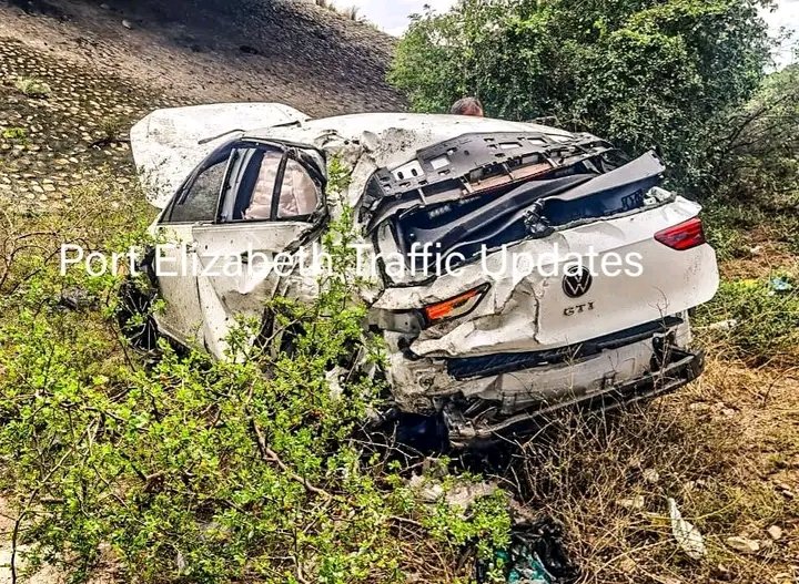 lnnocent191535's tweet photo. 🚨 Accident alert! A vehicle left the road and went down an embankment between Uitenhage & Despatch. Emergency services are on scene.
#PETraffic
#AccidentAlert
#Uitenhage #Despatch https://t.co/jqKZ1rMHEo