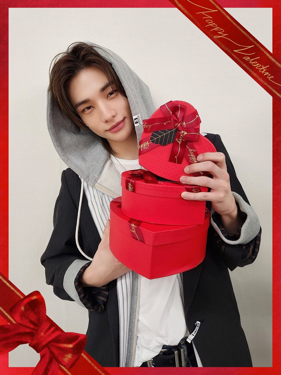 Stray_Kids_JP's tweet image. ♡Happy Valentine’s Day♡

STAYからの両手いっぱいの愛を受け取ったスキズをお届け🎁❣️

今年のバレンタインもたくさんの愛をくださり、ありがとうございます💝

#StrayKids
#スキズ
#BangChan #バンチャン
#LeeKnow #リノ
#Changbin #チャンビン
#Hyunjin #ヒョンジン