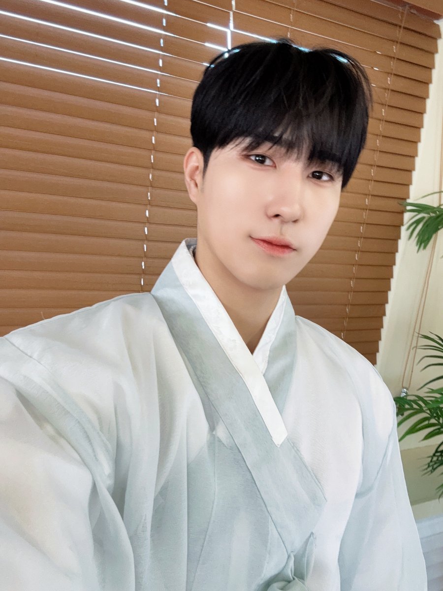 official_ONEWE's tweet photo. [#하린]

설날 즐겁고 행복하게 보내고 
사랑하는 사람과 좋은 추억 쌓아요~

#원위 #ONEWE #HARIN https://t.co/fC5CJvVKD0