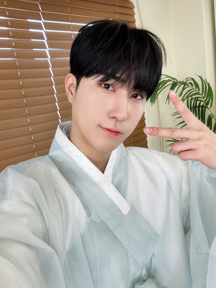 [#하린]

설날 즐겁고 행복하게 보내고 
사랑하는 사람과 좋은 추억 쌓아요~

#원위 #ONEWE #HARIN