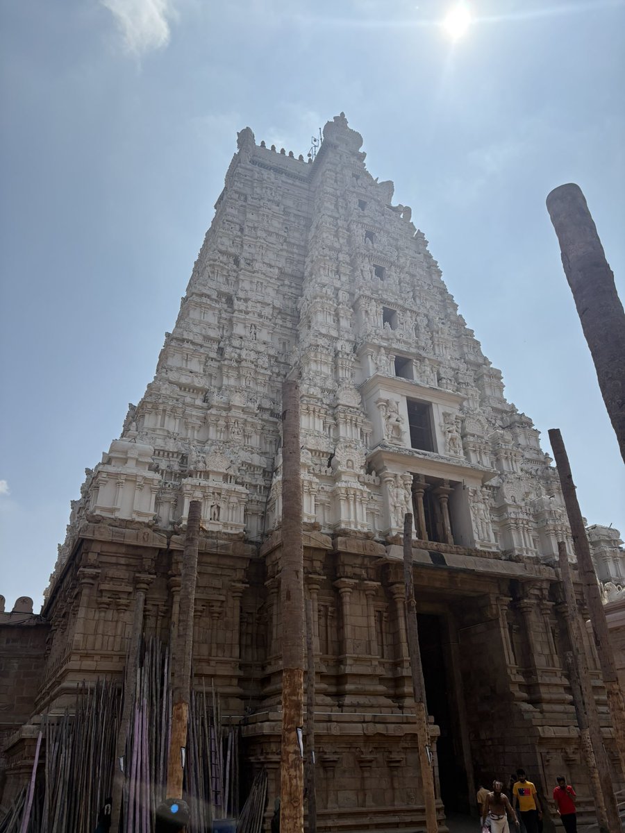 jaggu916's tweet photo. In the land of Lord Ranganatha with @ARanganathan72 Ji. Presented my Book #OperationPhoenix during Professional Connect @TNBJPProfCell https://t.co/GaMPKXqScv
