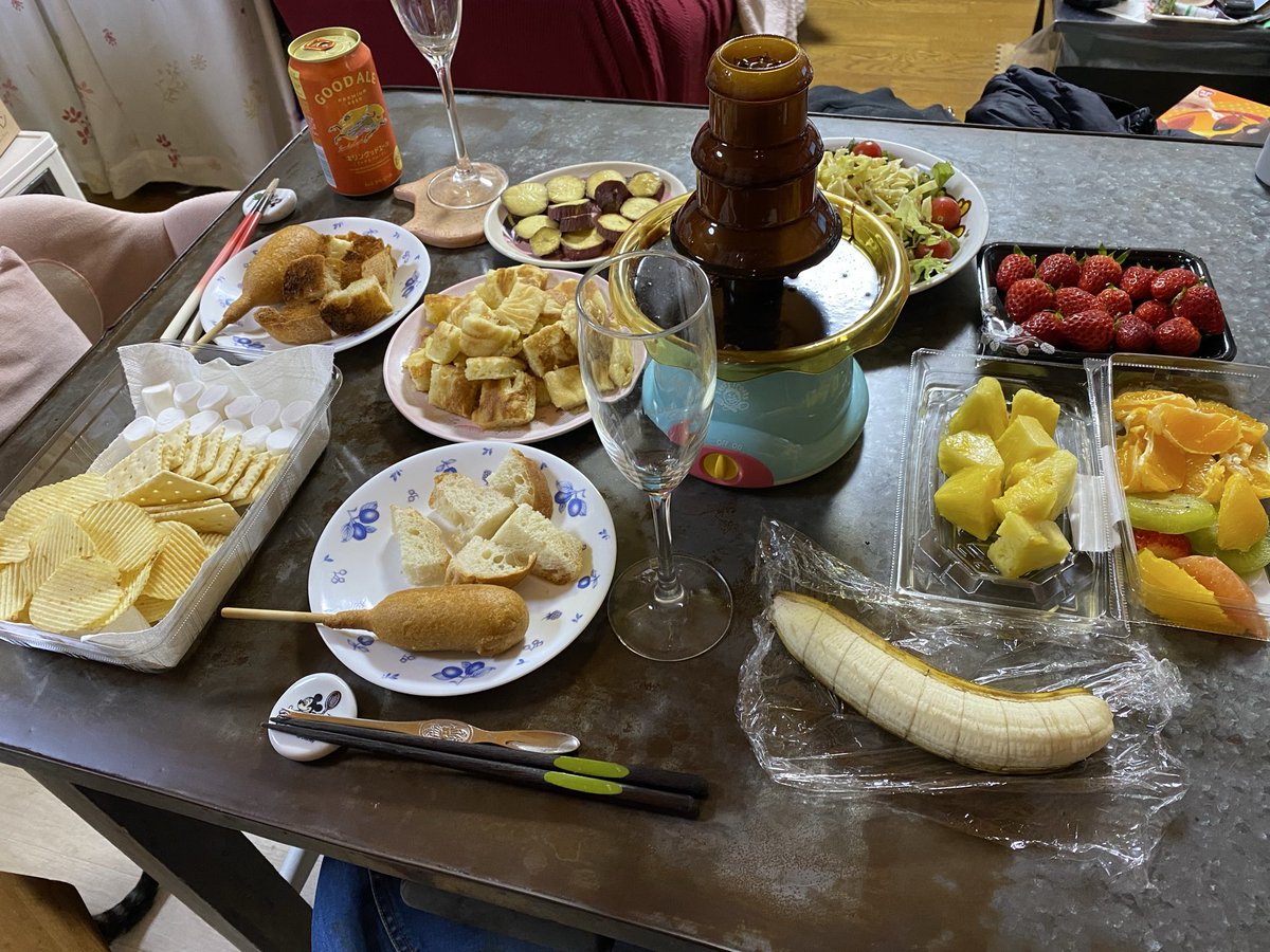 wad_hit's tweet photo. 今日は2月14日ですね、第2弾。
夕飯（ディナー？）もチョコ三昧でした〜😊 https://t.co/CTsuZ6xLVZ