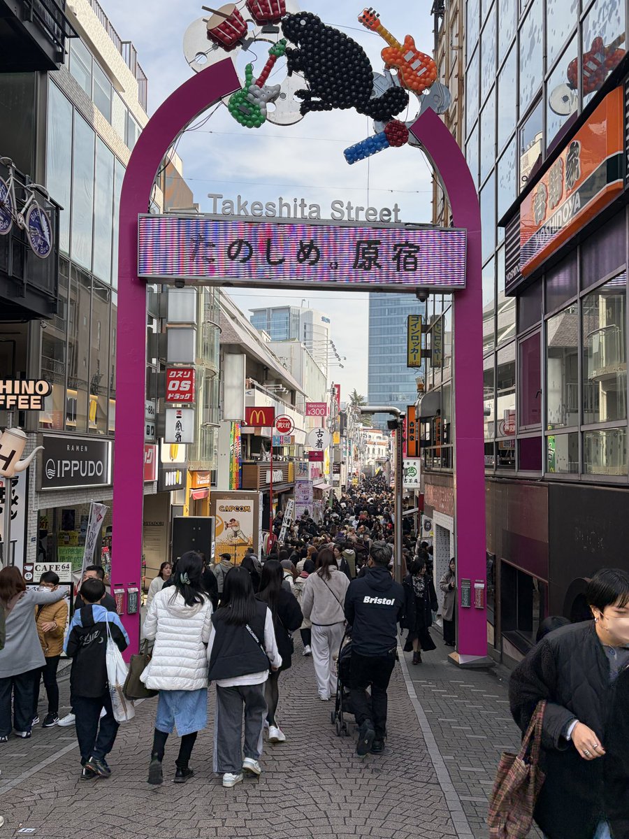 tusi244's tweet photo. 旅行2日目浅草からスタート早朝にも関わ

らずヒトが多すぎです

午後から原宿へ移動もこちらもヒトの山で

したがそれでもしっかり楽しめました

#SDG株式会社家族旅行手当

#浅草寺雷門

#アサヒビール

#原宿竹下通り

#原宿ハラカド https://t.co/yaxNPkriKl
