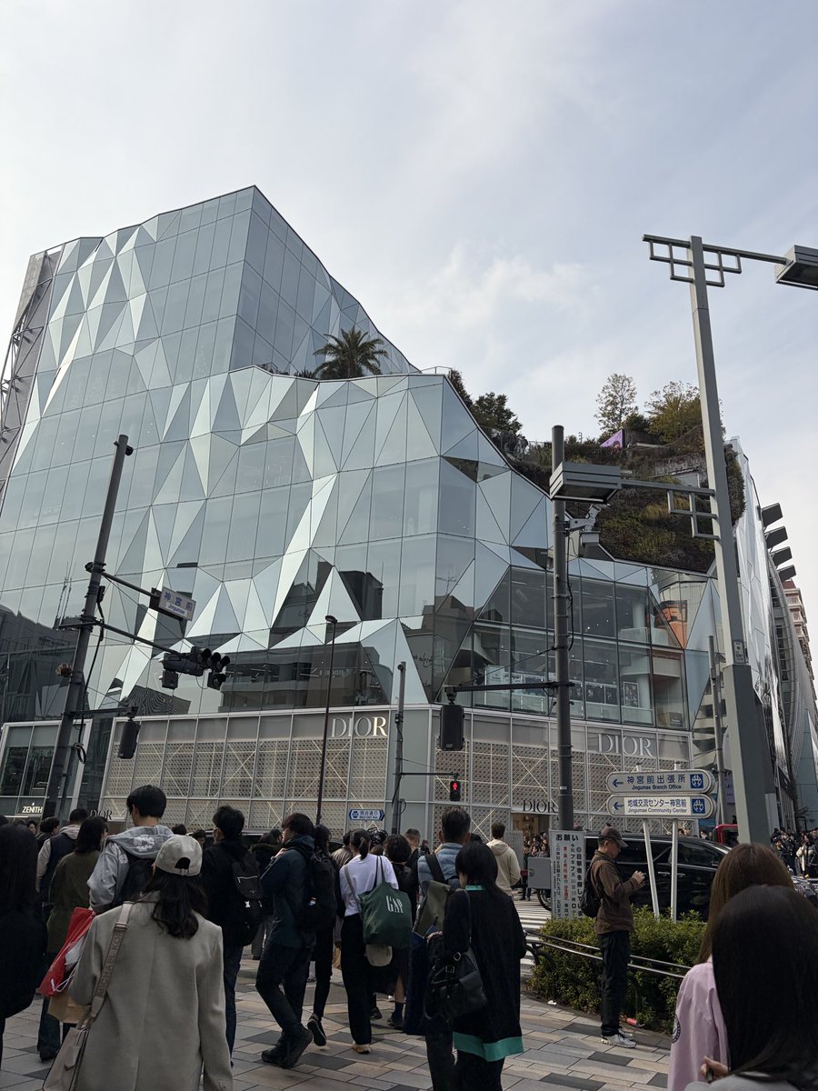 tusi244's tweet photo. 旅行2日目浅草からスタート早朝にも関わ

らずヒトが多すぎです

午後から原宿へ移動もこちらもヒトの山で

したがそれでもしっかり楽しめました

#SDG株式会社家族旅行手当

#浅草寺雷門

#アサヒビール

#原宿竹下通り

#原宿ハラカド https://t.co/yaxNPkriKl