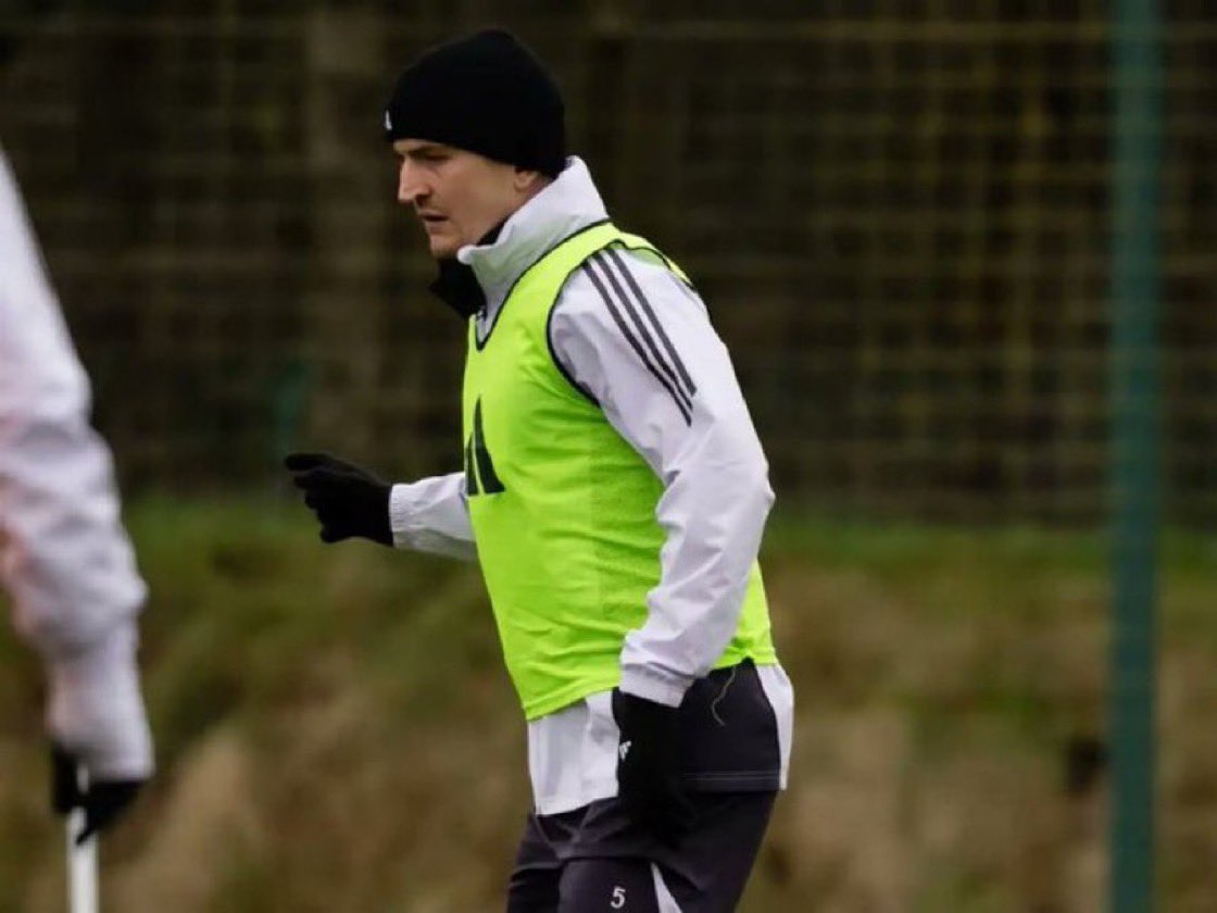 🚨📸 Despite his withdrawal in our last match against West Ham, Harry Maguire is back on the grass and training this morning at Carrington! 🙌🏼🔴

#MUFC
