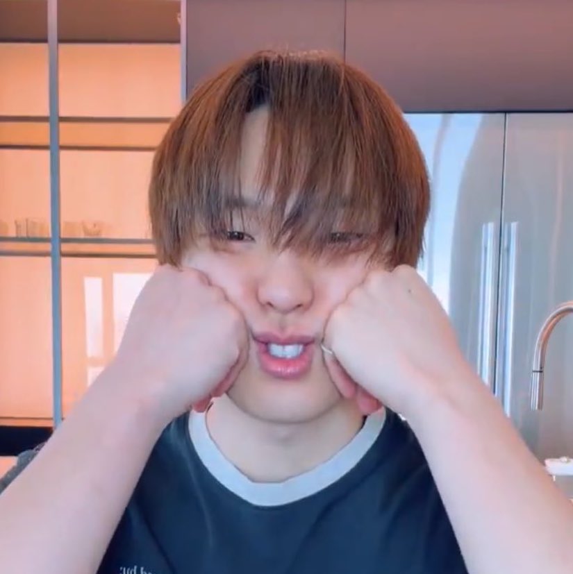 あれ？今日も同じ顔の人見ました

달달형제よ………🦦🦦