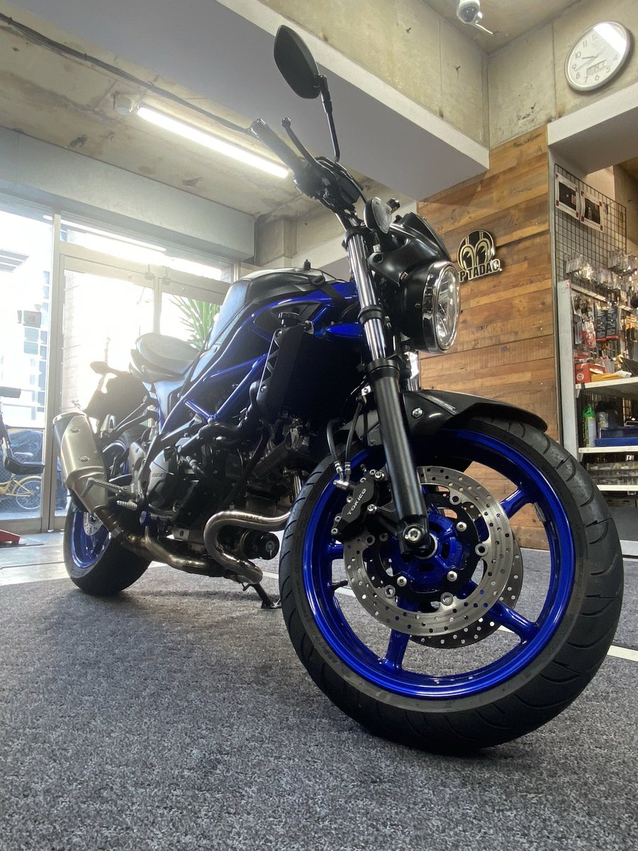 sptadao_asakusa's tweet photo. 2年間、待ち続けたチタン。

SUZUKI SV650
POWERBOXパイプ チタンソリッド装着🔥

発進が変わる。
1速・2速が気持ちいい。
Vツインの鼓動が、さらに太く。

“もっと走りたくなるSV”へ。

#SV650
#SUZUKI
#SP忠男
#POWERBOX
#バイクカスタム
#マフラー交換 https://t.co/kj8iiiKtMy