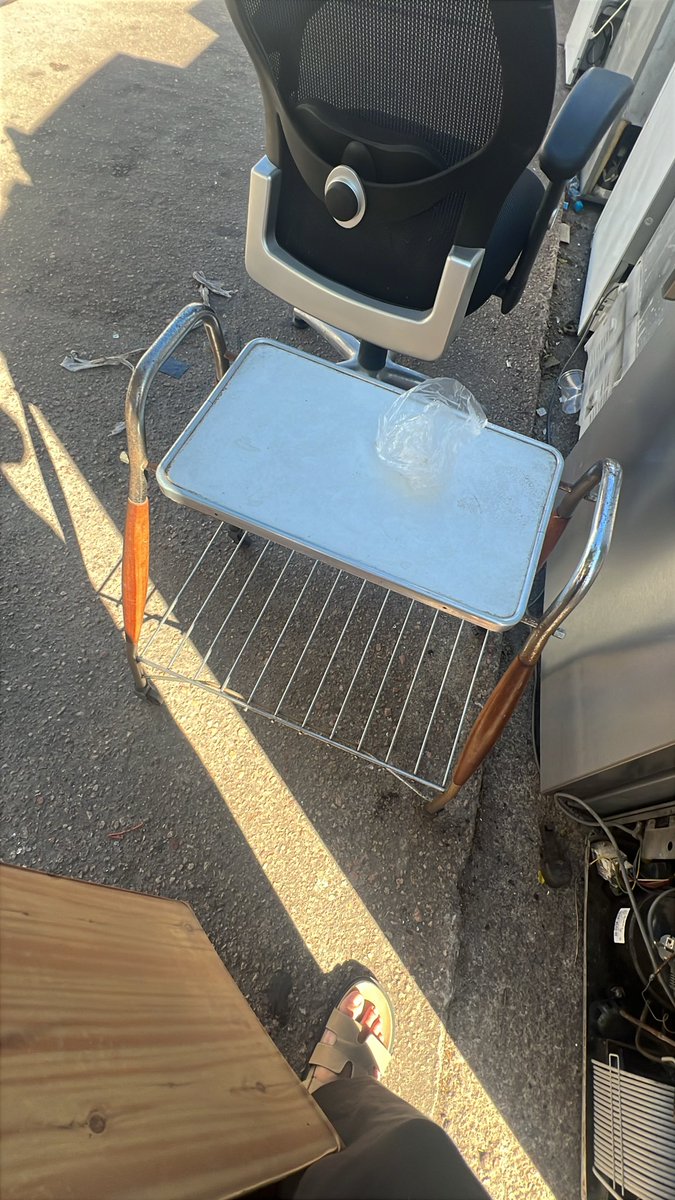 sochacc's tweet photo. Pregúntame si tengo casa ? Pregúntame si ya tengo un mueble bar para mi casa ??
Me faltará todo menos los traguitos mi amorrrrrr https://t.co/Y2lAMKcQbQ