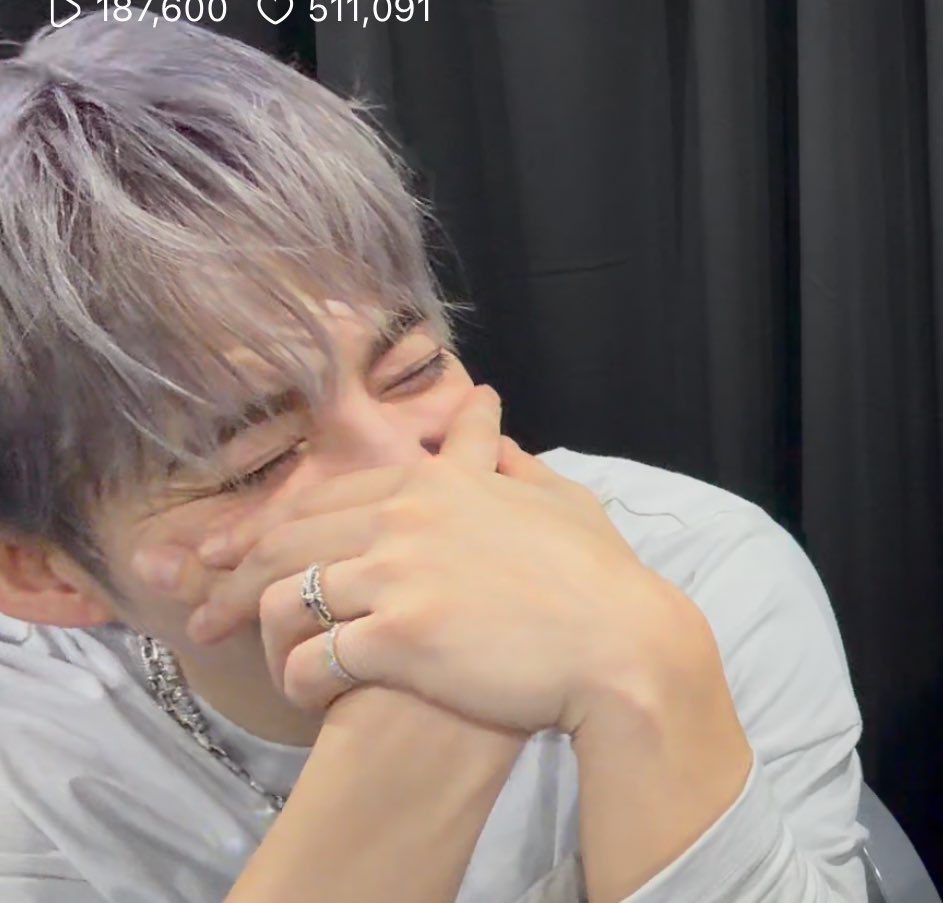 自分でこの顔しといて爆照れするのやめれる？？？？？