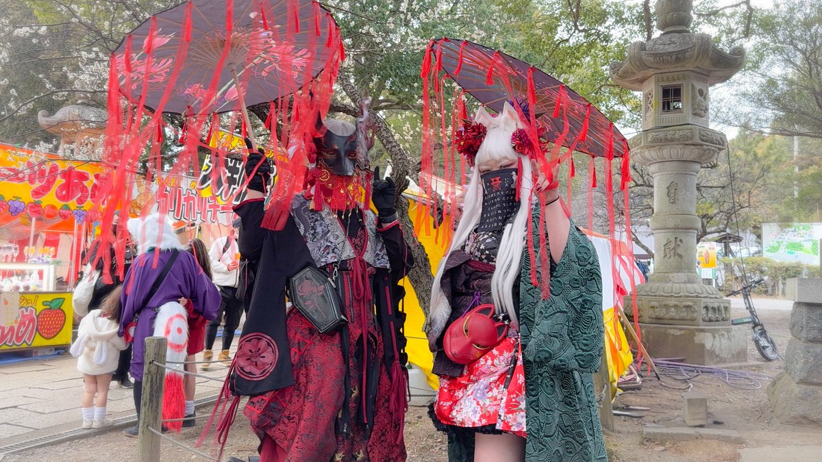 春文様(<a href="/sikiya_haluhumi/">春文 式弥🦊@なんもないなぁ</a> )と念願の傘合わせ

 #水戸きつねの嫁入り