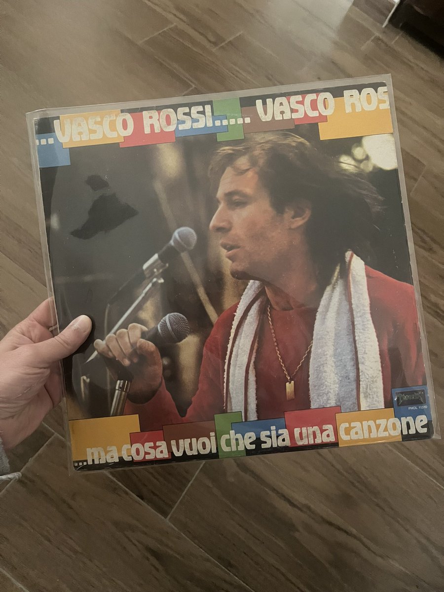 sto ascoltando #VascoRossi #MaCosaVuoiCheSiaUnaCanzone