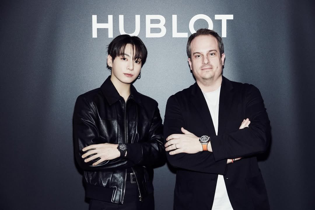 Chief Marketing Officer of Hublot, Micka Berend via Instagram:

“Sangat senang menyambut @/mnijungkook ke keluarga Hublot, waktunya tidak bisa lebih baik 🫰🏻”