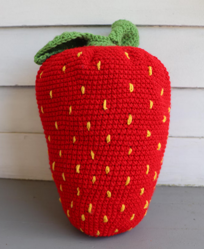 Big Strawberry Plush
Hand-crocheted

jschulerart.etsy.com/listing/437817…