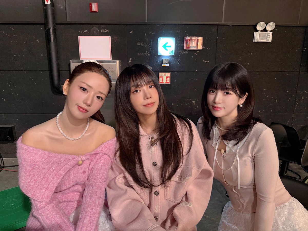 Apink_2011's tweet image. [📸] 

2026.02.14
tvN &amp;lt;#놀라운토요일&amp;gt;

⚠️주의⚠️

'판다를 위한 발렌타인데이 선물은 초콜릿이나 화장품을 추천'이라는 루머가 돌고 있습니다만, 절대 믿지 마세요.

🔻판다가 정말로 원하는 것은🔻

#에이핑크 #Apink 
#RE_LOVE #LoveMeMore
#박초롱 #초롱 #ChoRong 
#윤보미 #보미 #BoMi
#정은지…