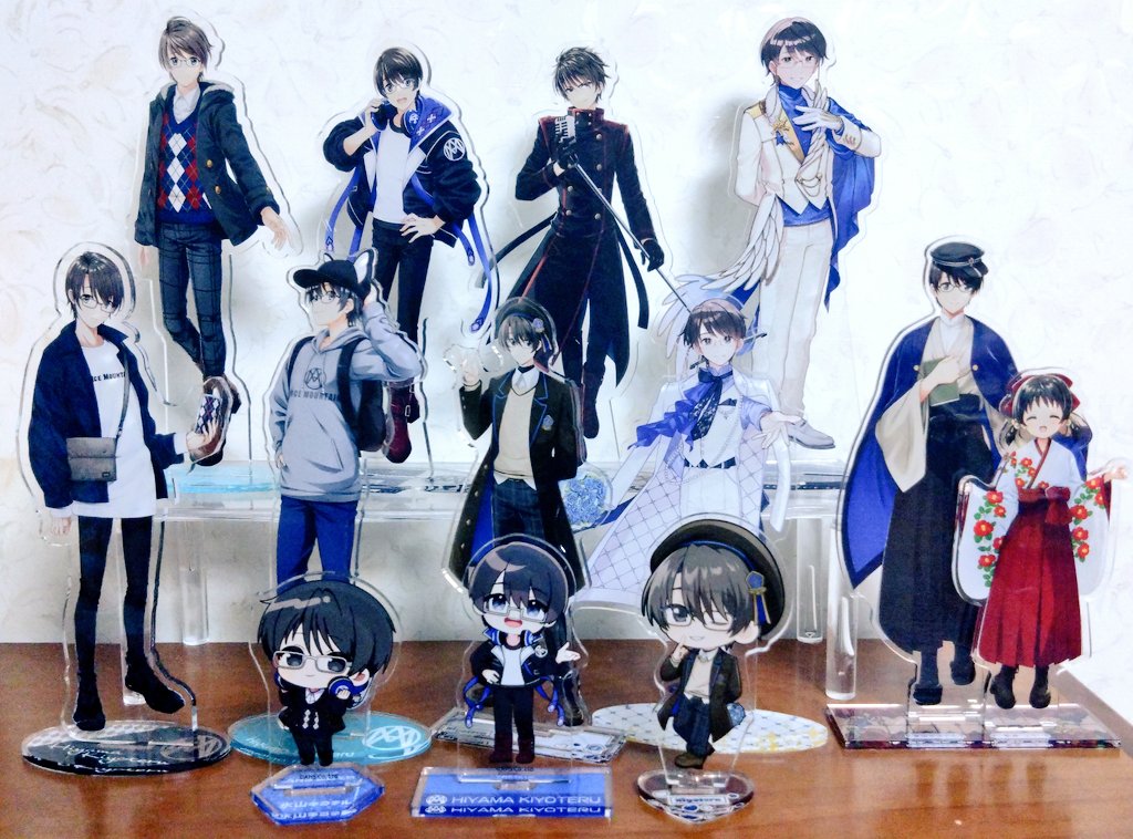 怠惰マンがバレンタインのやつやっと開封した✌️
キヨテルのアクスタなんだかんだビッグサイズ以外みんな買ってるんだけど、等身の方こんだけあって一個も衣装被りないのすごいよね…かわいいね…