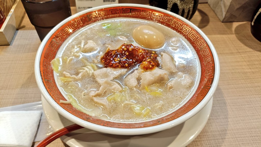 TarumaeDekka's tweet image. WAO　WAO　合宿免許WAO───ッ

こんにちは　黒木隆之です

教習所を知らない者達はカルく言う
仮免なんてすぐでしょ

教習所はすぐ免許が取れない
最短2週間で卒業できる教習所は
世界中ドコにもないんだ

そして夜間の運転に注意するというコトは
必然的に昼間の運転も注意するコトなんだ────