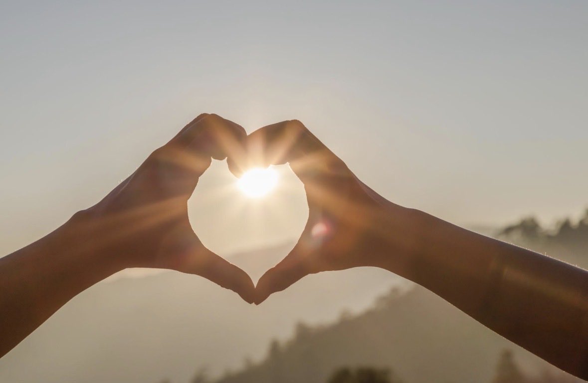 ❤️ La Saint-Valentin, c’est l’amour.

L’amour d’une personne.
L’amour de sa famille.
Et aussi l’amour de sa ville.

Claye-Souilly mérite qu’on l’aime, qu’on la protège et qu’on la fasse grandir.

Continuons, ensemble. 💪

#SaintValentin #ClayeSouilly #Municipales2026