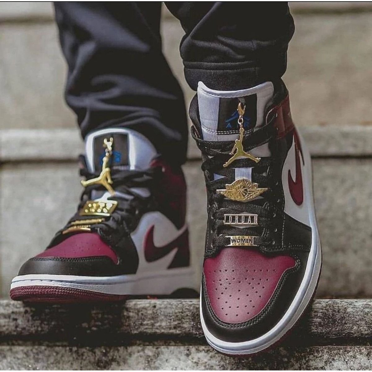 air jordan 1 mid se black dark beetroot women's shoes