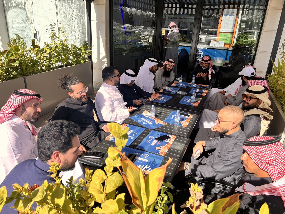 A_aldeyafa's tweet photo. على هامش شتوية الضيافة | تبوك

في ربيان إكسبرس كانت التجربة عملية وواضحة المعالم.
منتج محدد بهوية جريئة، وتشغيل سريع يترجم فهمًا حقيقيًا لسلوك المستهلك.

الحديث امتد إلى بنية النموذج التشغيلي، وضبطة الجودة، وكيف تتحول الفكرة البسيطة إلى علامة لها حضورها وتأثيرها.

كل محطة تمنح زاوية رؤية مختلفة لقطاع الضيافة