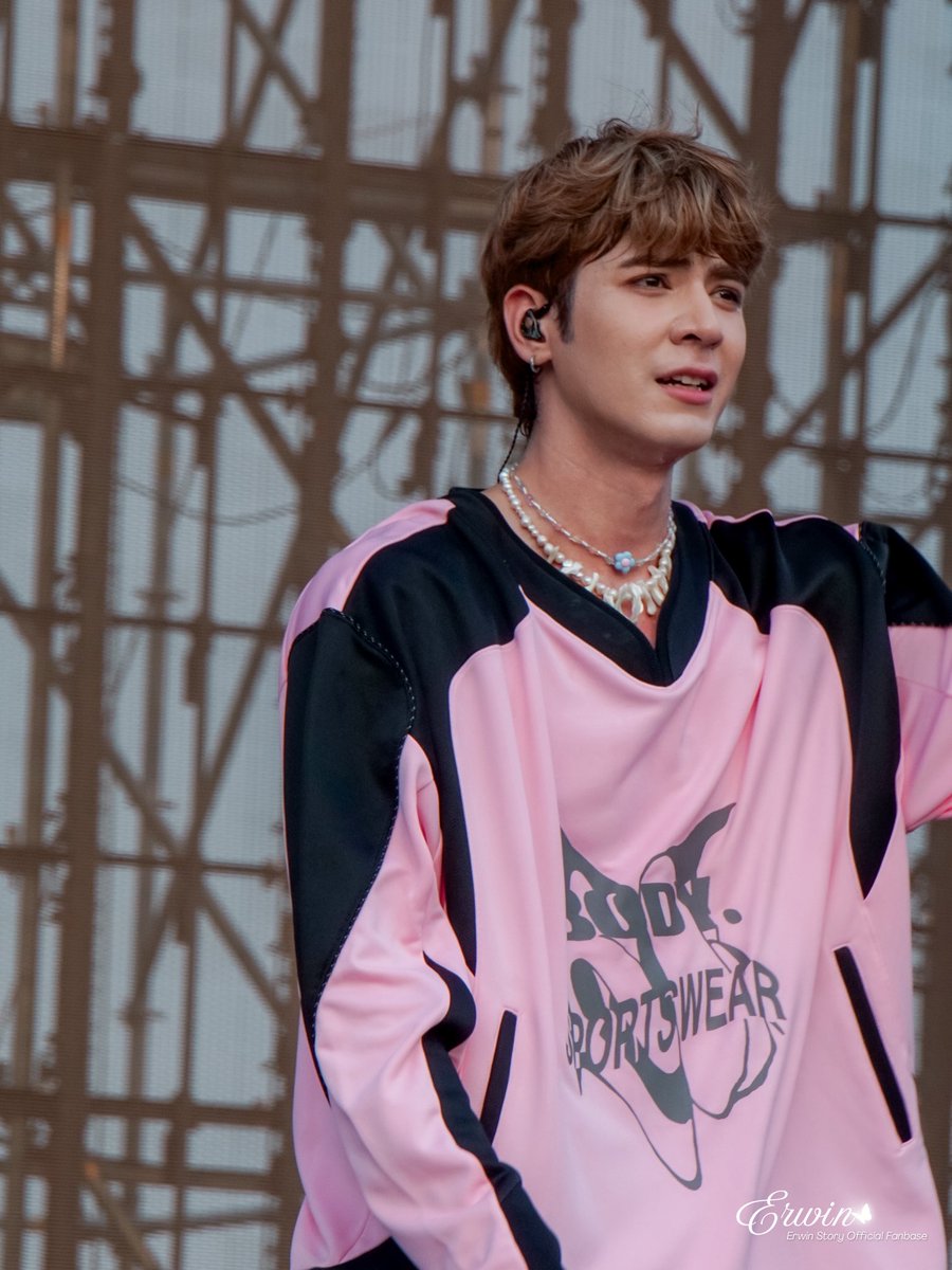 หล่อมากไม่ไหวๆ <a href="/Erwin_pennors/">Erwin_Pennors</a> 

#WonderOneMusicFestivalxATLAS
#WonderOneMusicFestival 
#ErwinATLAS #ATLAS_TH #ATLASth