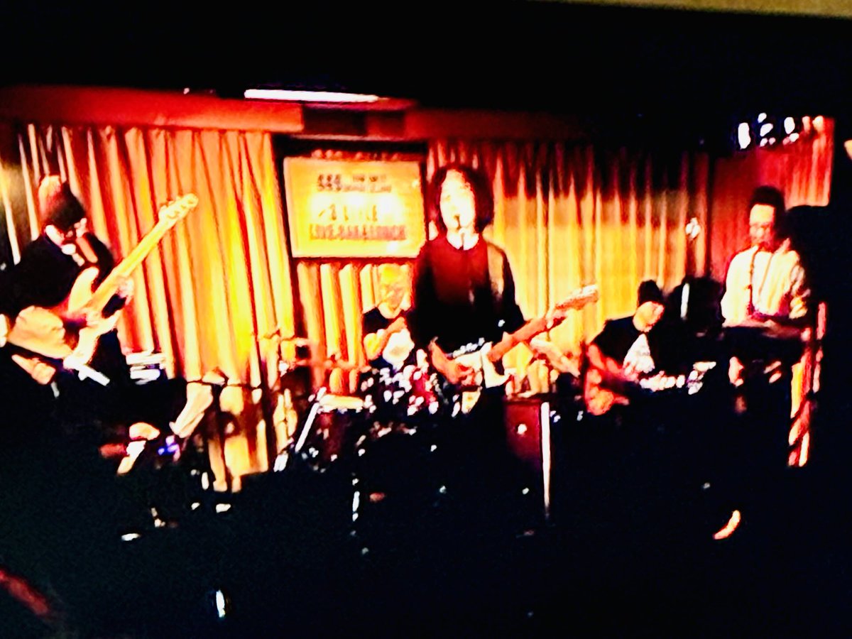 第34回モールスまつりat下北沢440

ライブ＆打ち上げから只今帰宅。平成芋ケンピ音頭CDやTシャツ等沢山のお買い上げ誠にありがとうございました♪
アナログフィッシュとの合体演奏も愉しくシンボパンもとても美味しくスーパーナイスな一日でした。