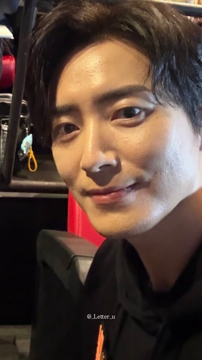 너무 잘생겼어요😯💗