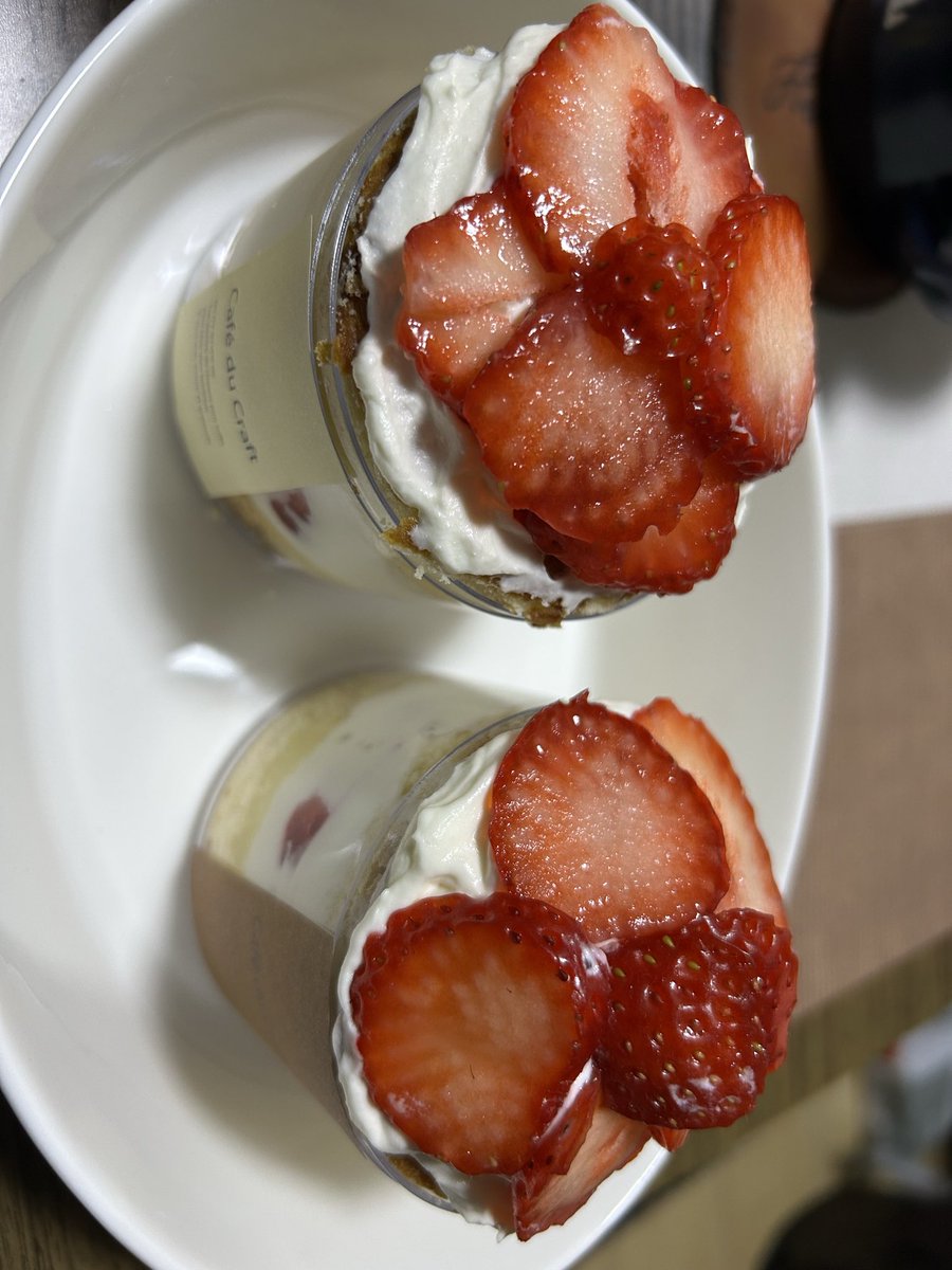 isara0604's tweet photo. 今年もあっちゃんからバレンタイン貰った！！
今回はいちごのカップケーキ🍓🧁
可愛いし美味しかった😋
いつもありがとう(´꒳｀*)♥ https://t.co/wkT4Yqip1m