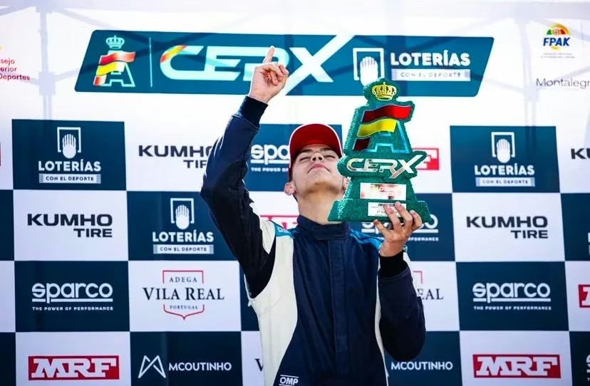 PIPIOVI's tweet photo. Mi primo campeón de España de rallycross
https://t.co/lchJxICG51 https://t.co/Z3Yu0cgy9s