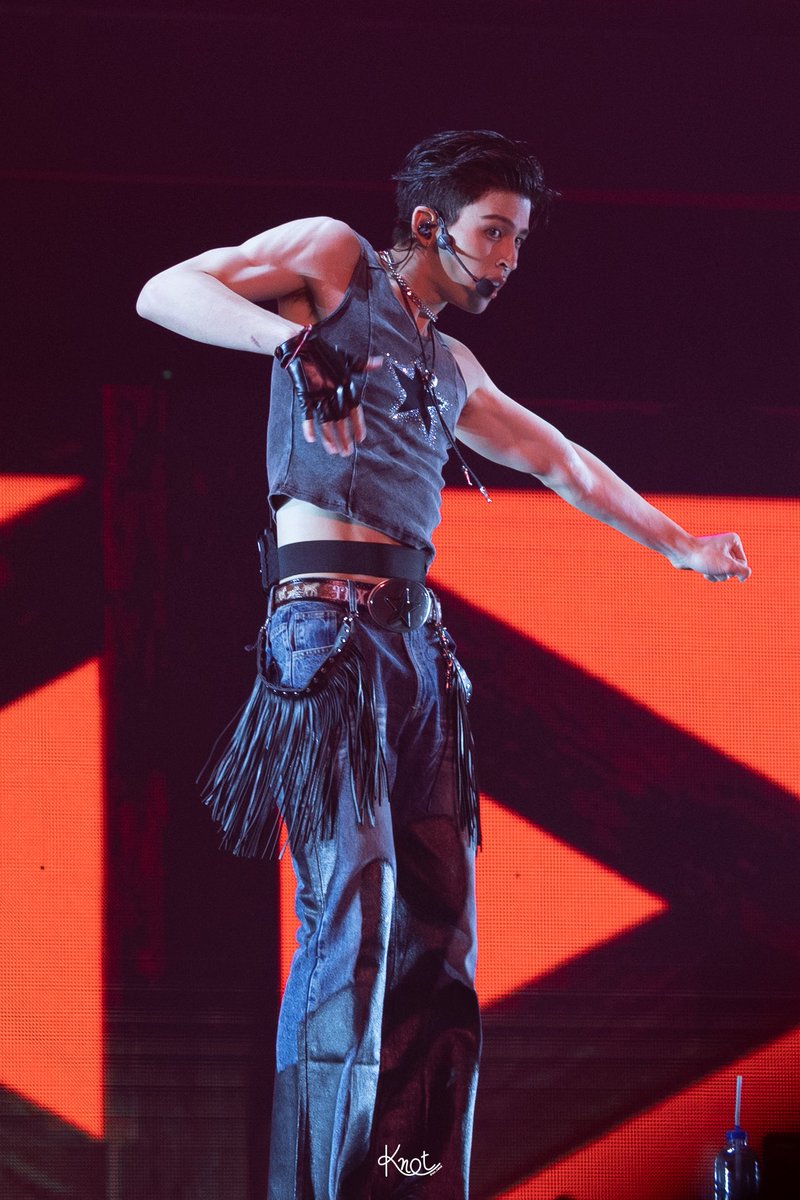 So HOT 🔥

JASPER 2ND RISENSHINE
#RISERCONCERTD2 #ppnaravit