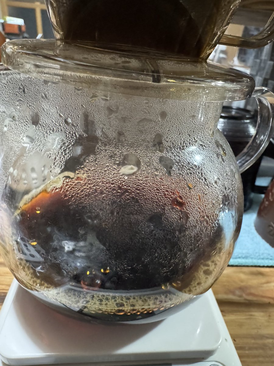 abocado_yusuke's tweet photo. 久しぶりにこんな時間にコーヒー淹れました。
豆ブレンドしました。

#コーヒー好きな人と繋がりたい 
#コーヒー
#珈琲 https://t.co/TqZI5wJLQR