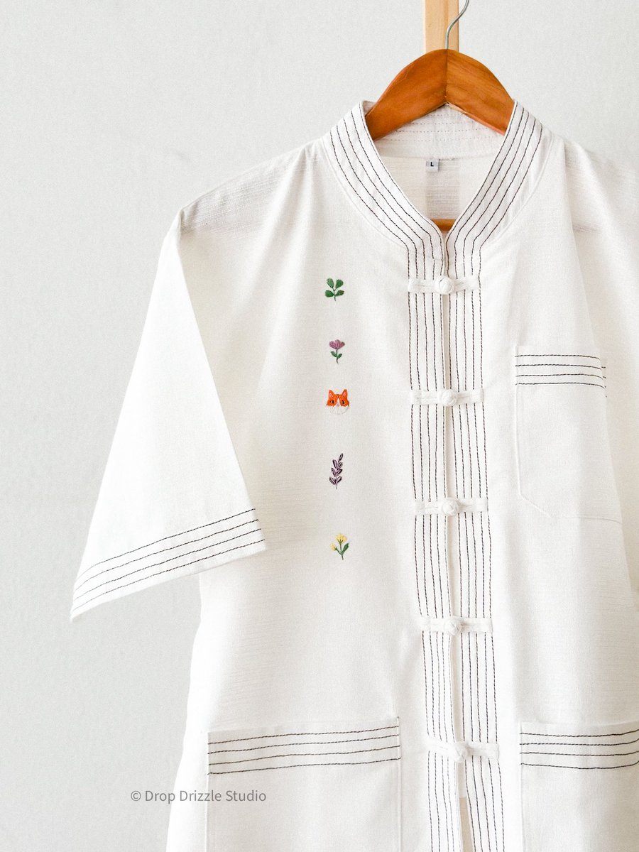 dropdrizzle_stu's tweet image. ขอฝากเสื้อพื้นเมืองเชียงใหม่ ตัดเย็บโดยคนไทย และปักมือ 100% จากเราเองค่ะ 🪡🧵 

ฝากเอ็นดูหน่อยนะคะ 🌷