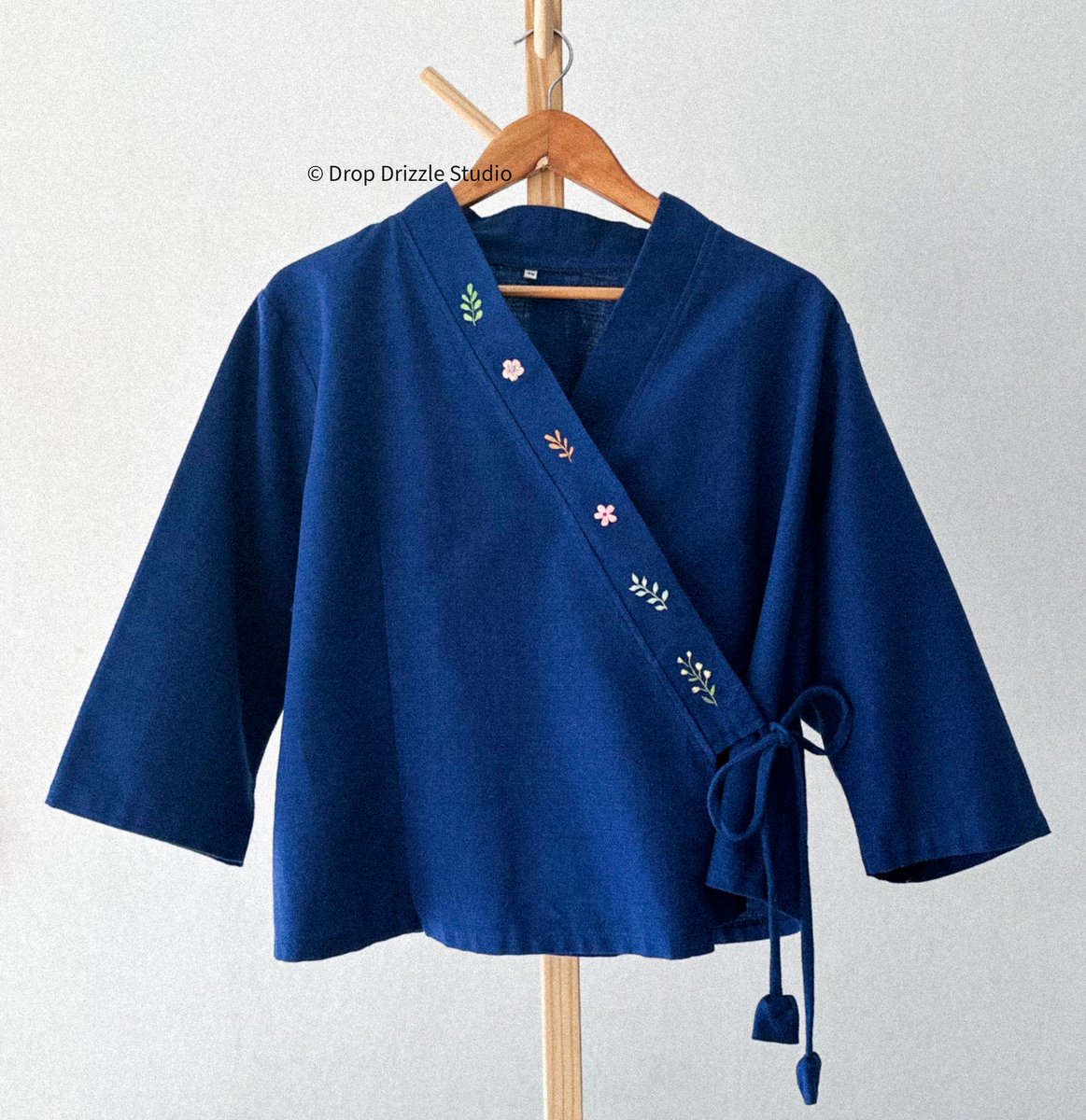 dropdrizzle_stu's tweet image. ขอฝากเสื้อพื้นเมืองเชียงใหม่ ตัดเย็บโดยคนไทย และปักมือ 100% จากเราเองค่ะ 🪡🧵 

ฝากเอ็นดูหน่อยนะคะ 🌷