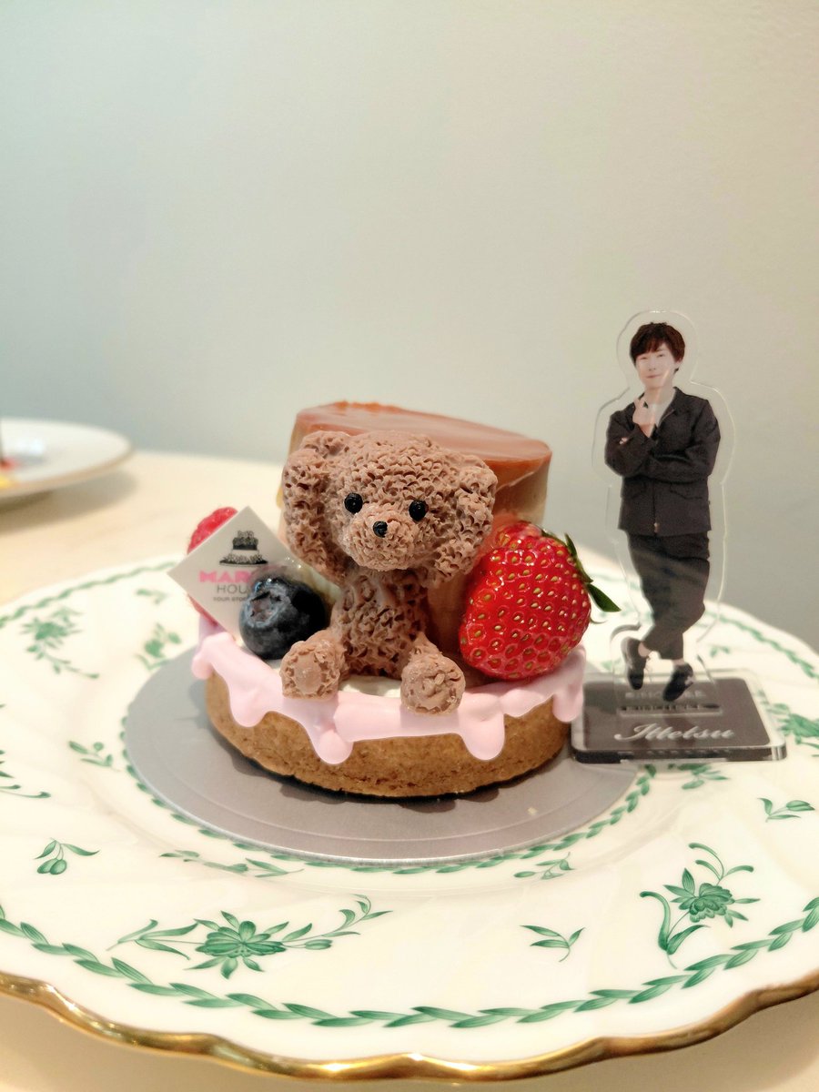 vxoxapplexoxv's tweet photo. こちらもチョコではないんですが😋
🧸くまちゃんが可愛いケーキ屋さん♡見た目だけじゃなくて🍮とっても美味しかった～😋
もう推し活のためのお店！
色んなケーキを作ってました♡
#贈るつもりで自分が味わうバレンタインforいってつ
#撮り徹
@toritetsu_1102 https://t.co/TUoPlER7si