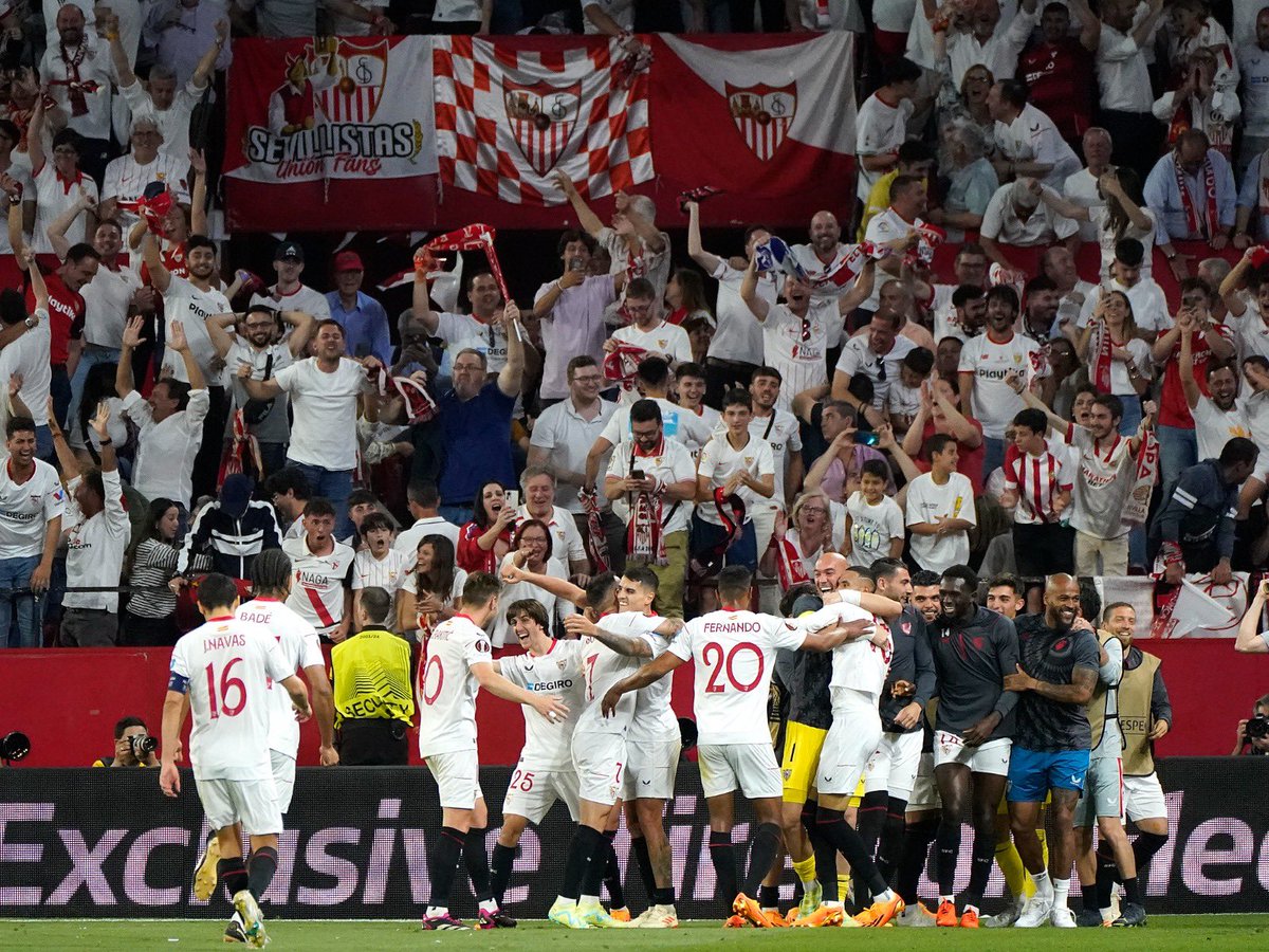 jgonzalezsvq's tweet photo. Feliz Día de San Valentín, al amor de mi vida. Te quiero Sevilla FC ❤️🤍 https://t.co/M4g6XHICZK