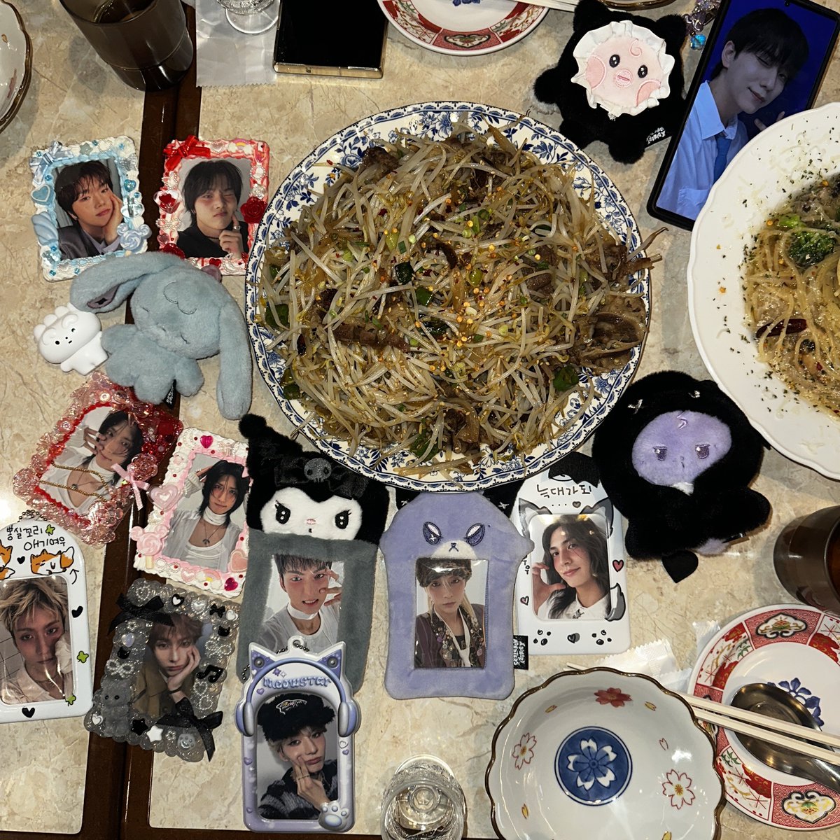 rockcrystal626's tweet photo. 연휴 시작부터 여자들 만나서 수다떨기💙
근데 왜 다들 빈손으로 안 오냐고요..!!!!!!!

#악당들은_잘먹고_잘살아
#건일아_과자말고_이거먹어
#정수야_이곳은_청정수의_지역이야
#가온아_이거젤리만큼맛있어
#승민아_이거_바크콜만큼_달아
#괜준한데_내가먹어서없앴어
#주연아_여기주연나맛있어 https://t.co/UZEpdTlj8f
