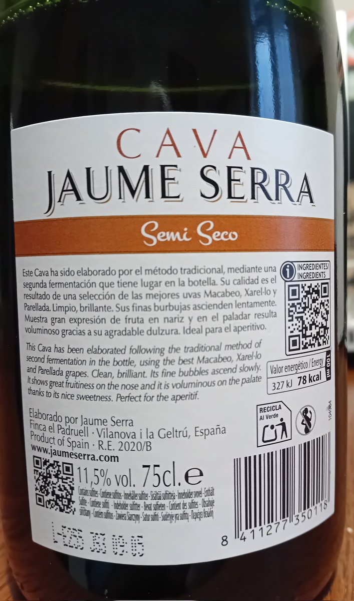 llumcatalana's tweet photo. Avui he tingut una nova decepció: el productor de vins i xampanys "Jaume Serra" és un renegat ignora el català.  Les etiquetes només estan en castellà i anglès.  Boicot!!!! Que ningú en compri. https://t.co/sK2G1BACxI