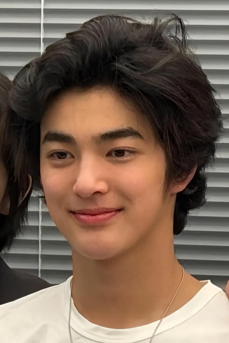 cloverkeonho's tweet image. insanely handsome🫠🫶🏻