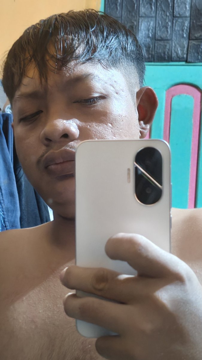 sewnsi's tweet photo. Merasa keren dengan potongan rambut baru 😎
Cakep kan hp nya https://t.co/OIJOzrymdk