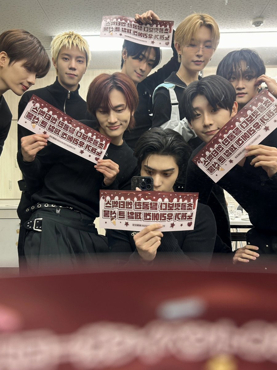 [📸]

Happy Valentineday 🥰🥰🥰🥰
엔티플 이런 것까지 챙겨줘서 고마워 ~
오사카 오랜만이었는데 너무 재밌었고 다음에 또 올게요!
도쿄에서 봅시다 !!! 다이시떼루

#NTX #엔티엑스
#초콜렛보다_달콤한_엔티엑스_노래가_우리에겐_제일_큰_선물