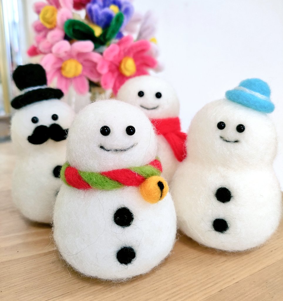 UMA200589's tweet photo. 2026年2月12日
今年に入って初めてのワークショップ「雪だるま人形を作ろう」の写真。
栗林コミュニティの皆様、開催して頂きありがとうございました！
大人数でやるのは楽しい！
＃羊毛フェルト
＃ワークショップ https://t.co/V6ZW6Nkms2
