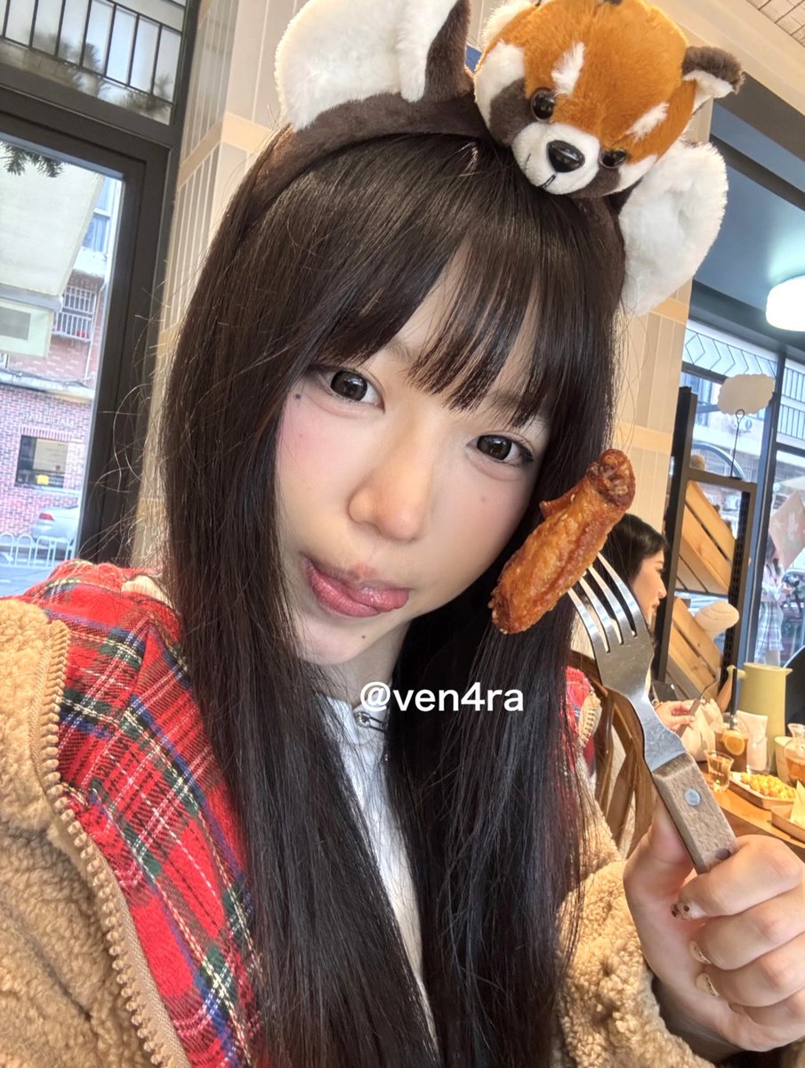 ven4ra's tweet photo. 裏垢男子と繋がりたい裏アカ女子です！
バレンタインはバイトでした泣😭
寂しすぎるので、いいねでDMいきます… https://t.co/5qZWDA7ItX