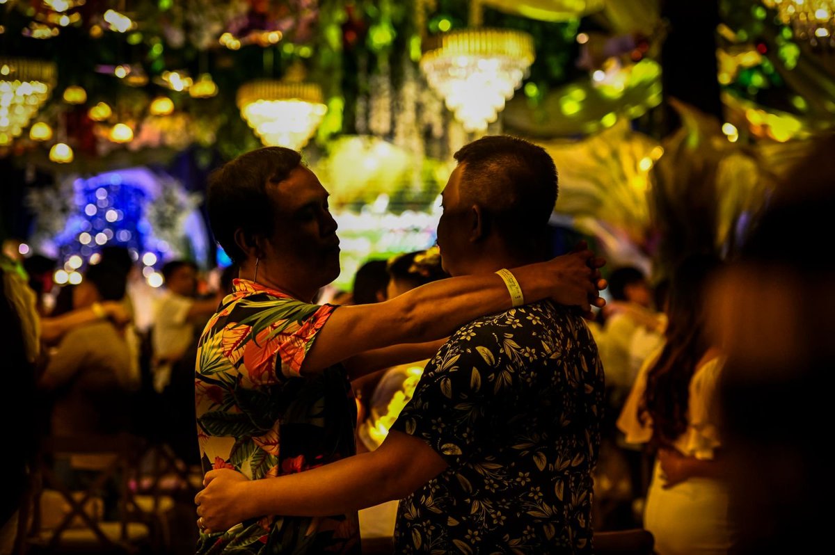 PANININDIGAN KITA, OO~ 🌈

On Valentine’s Day, a total of 129 same-sex couples exchanged vows during the LGBTQIA+ Commitment Ceremony 2026 held at the MICE venue of Quezon City Hall.

Organized by the Quezon City Government, the ceremony stood as a symbolic celebration of love,