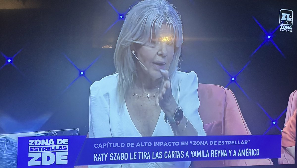 youngscrappyhun's tweet photo. Considerando que hay una denuncia por violencia, encuentro de muy mal gusto que Zona De Estrellas, trivialice y tengan a una tarotista tirándole las cartas a Yamila y Américo
De hecho, creo que hasta violenta más a Yamila.
#yamila #zonadeestrellas #americo #zde https://t.co/NjxLqyGGoY