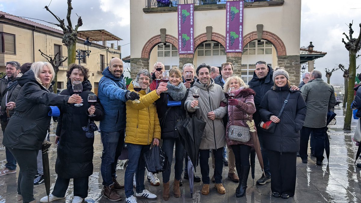 🍷🍇 Un año más, las y los socialistas alaveses hemos disfrutado del #UztaberriEguna2026 en Lapuebla de Labarca.