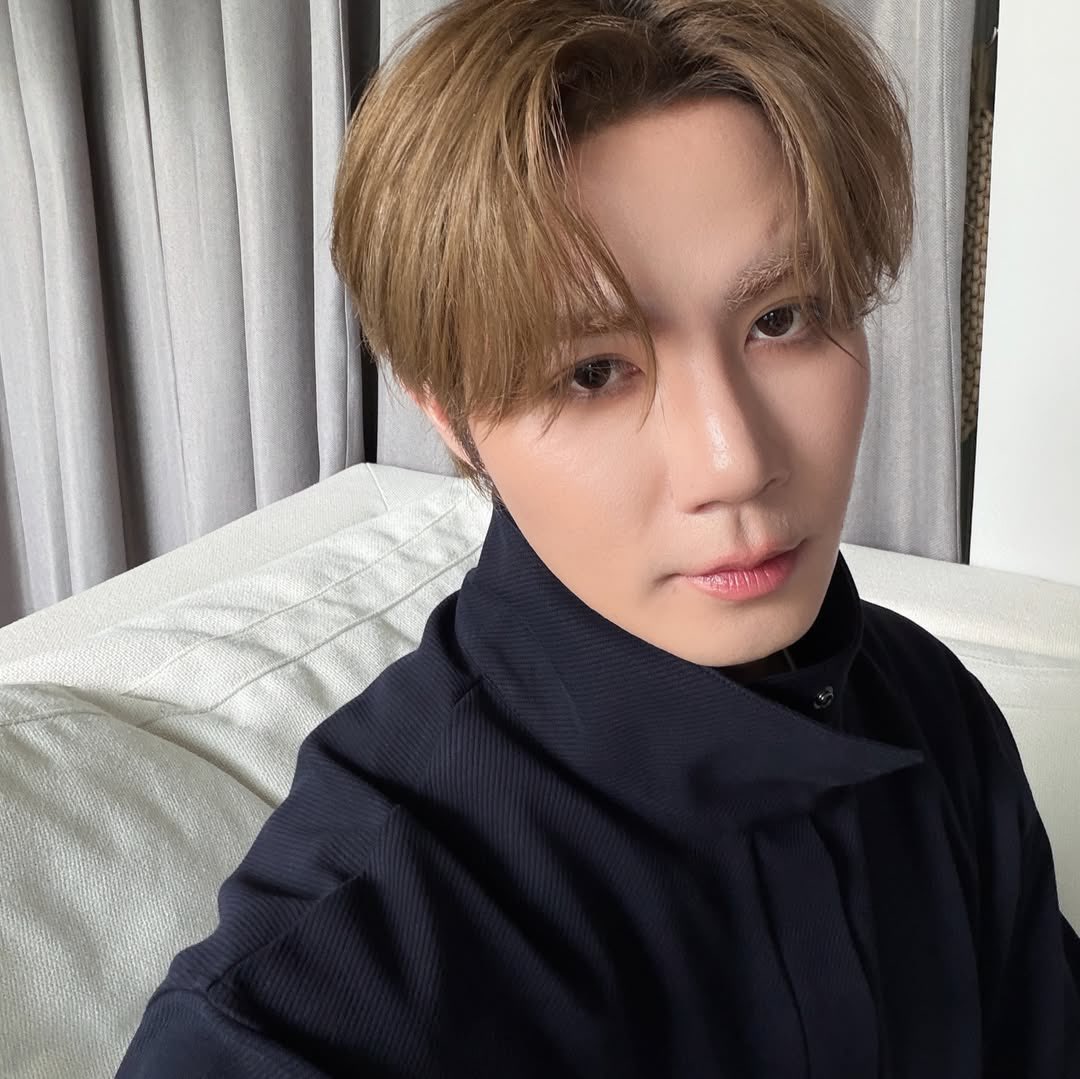 relax_zn's tweet photo. マジ自撮りかっこよすぎだって..!🤦‍♀️❤️‍🔥
IG zeepruk
#ZeePruk #cosstores
#COSThailand https://t.co/4iOh1Mgyuj
