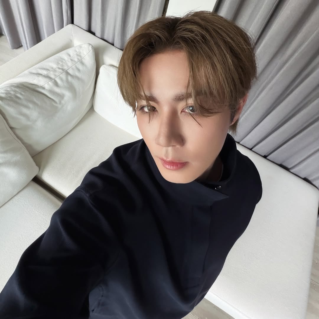 relax_zn's tweet photo. マジ自撮りかっこよすぎだって..!🤦‍♀️❤️‍🔥
IG zeepruk
#ZeePruk #cosstores
#COSThailand https://t.co/4iOh1Mgyuj