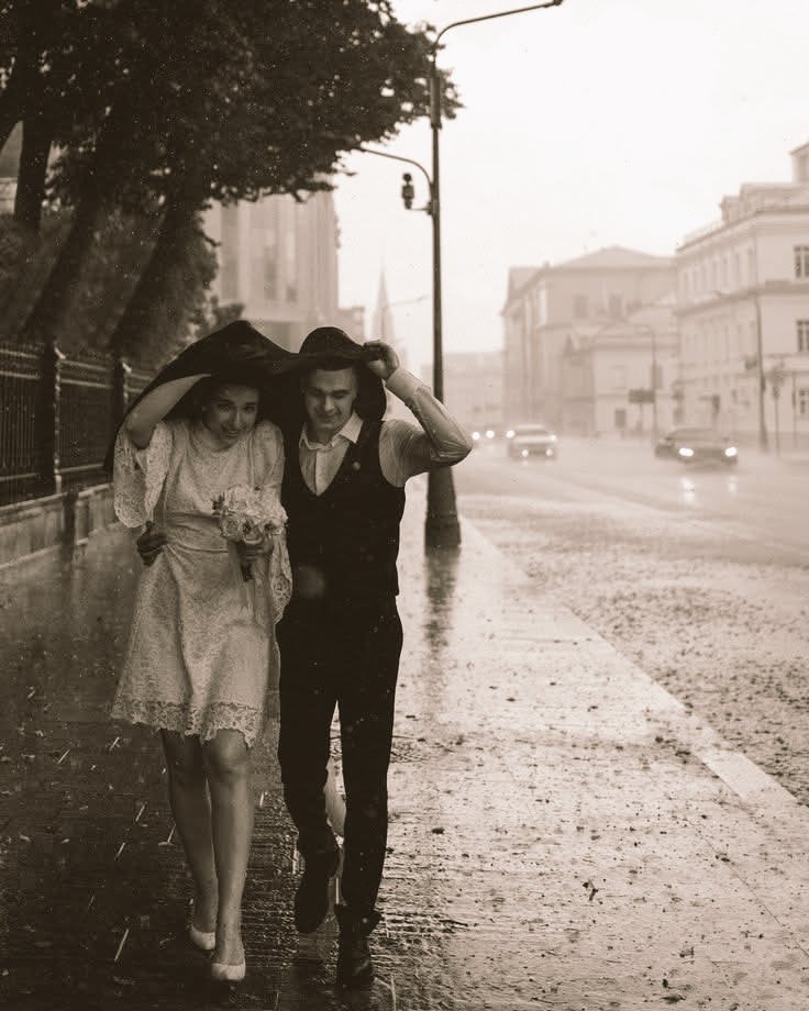 Atardecer_90's tweet photo. "Ojalá coincidamos en otras vidas, 
ya no tan tercos, ya no tan jóvenes, 
ya no tan ciegos ni testarudos, 
ya sin razones sino pasiones, 
ya sin orgullo ni pretensiones".

        ~ Charles Bukowski https://t.co/htK13eTLF3