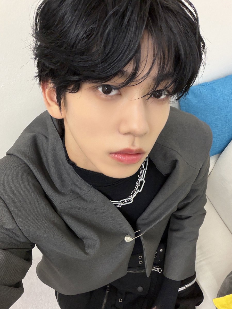 clip8turn's tweet photo. 아잉.........🖤 https://t.co/v6r5PPCiW3