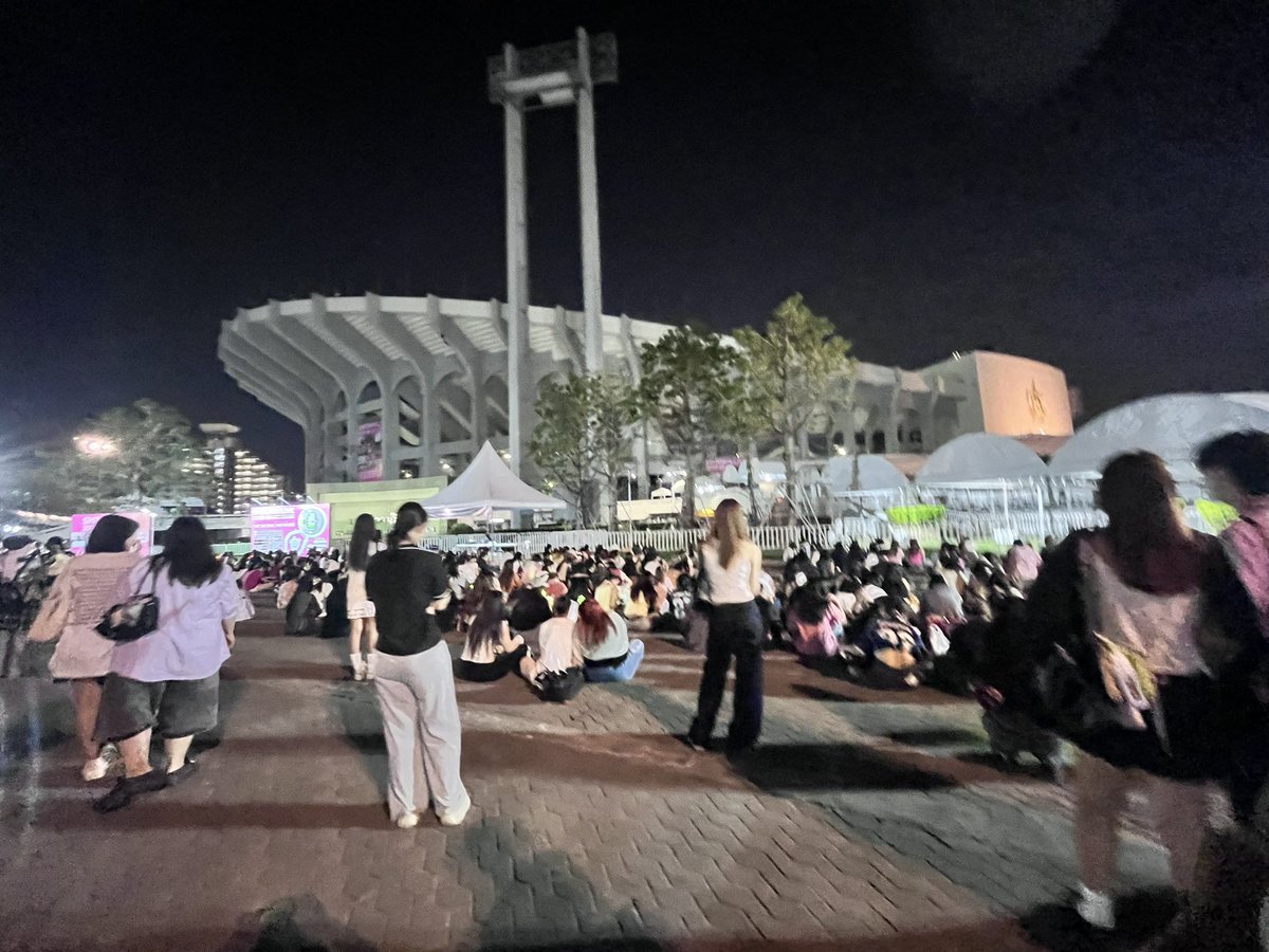 ปล่อยจอยกันหมด บัตรคอน0บาท ได้ฟังครบทุกเพลง ย้ำว่าฟัง5555555555 #SMTOWNLIVE2025_26_BANGKOK